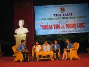 ドンナイ省青年団はアヘン防止問題に関する座談会を行い