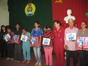 CEP基金：106つの奨学金、4軒の「愛情」という家引渡し決定を渡した