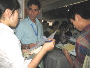 １万２２００人は求人市場に参加