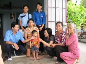 200人の枯葉剤被害者は定期に手当てを受け取り