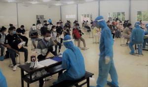 한국에서 돌아온 308명 베트남 공민을 접수한다