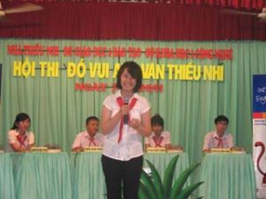 348人の学生は児童英語コンテストに参加