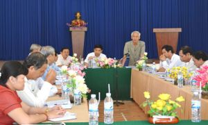  ドンナイ（Dong Nai）省側はヴィンキュウ（Vinh Cuu）県と新農村施設の会議をし