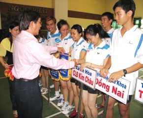 ２０１１年ビエンホア市バトミントン大会を開幕