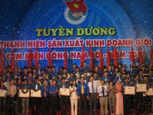 経済を良くする青年80人を表彰