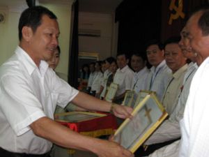 税务局2009年上半年税务工作小结。