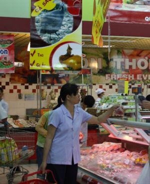 响应“越南商品周”：同奈食品加工厂家为超市所提供之产品降价5%