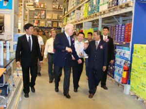 边和Metro Cash & Carry 中心开业。