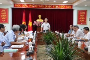 Nhon Trach현에서 바다 항구 시스템 계획을 검사한다.