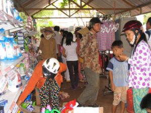 在展泵县举行“把越南商品送下乡”活动