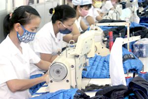 ドンナイは　約4.64億ドルの金額で輸出超過を継続する