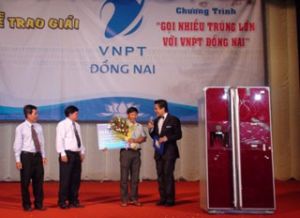 “同奈VNPT多打通大中奖”活动的颁奖典礼