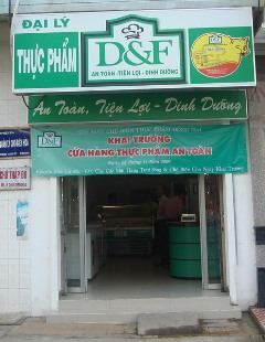 D&F的第三安全食品店开业。