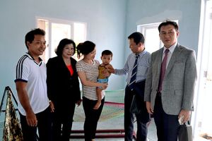 外国の非政府の仕事から肯定的な結果