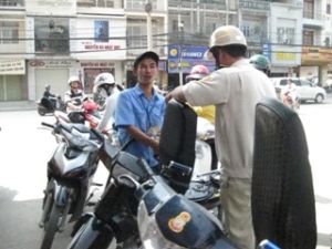 汽油每公升价格增加2000元。