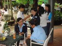 同奈vnpt（越南邮政电信总公司）展开vinaphone 3G集训与指引客户试用新服务