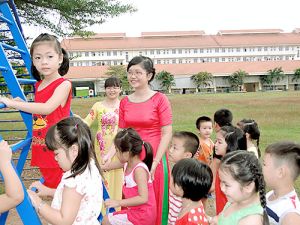 ワーカーの子供に向け保育園を建設する勧奨