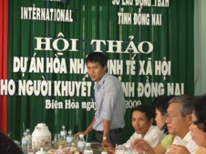 适值《国际残疾人日》（12月3日）：须进一步为残疾人创造条件