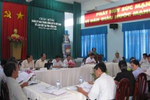 越南祖国阵线就同奈省全民建设居民区文化生活的运动和“为穷人之日”的运动进行检查