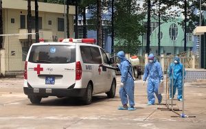 보건소는 집에서 F1사람을 시범적으로 격리하기 위한 계획서를 긴급하게 연구하고 구축한다