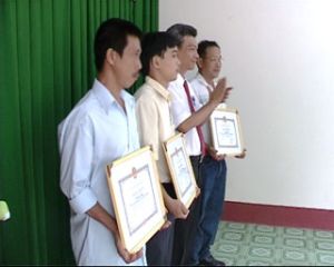 “爱抓匪徒”的一名农民