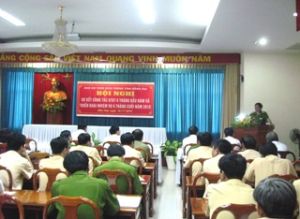 总结2010年头6个月交通安全工作暨展开2010年下半年任务的会议