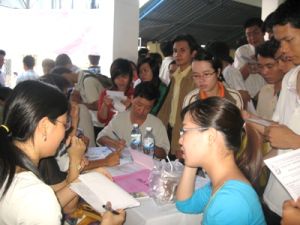 2009年第四次职业交易会逾20家企业 登记招聘