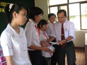 边和市盲人协会对会员、干部子弟学生授予奖学金