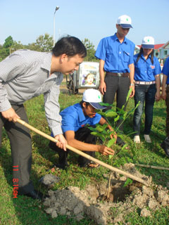 加强非国企区域的团、会工作及青年工人活动