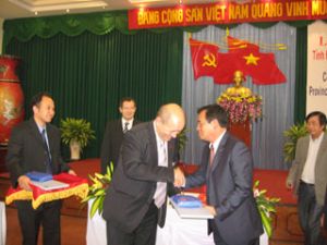 Dong Nai provincial authorities and the region of Bratagne signed an economic cooperative memorandum between both sides.