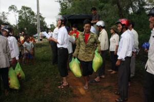 Big C 超市系统对遭受9号台风袭击的中部同胞们进行救助工作