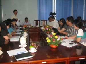 更新国会代表培养工作：加强理论培训并结合在场实施技能