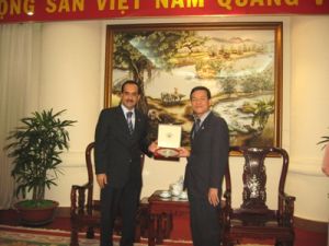 Vice chairman of Dong Nai People’s Committee – Dinh Quoc Thai – met with the Consul General of Kuwait