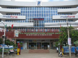 Vice chairman of the provincial People’s Committee, Tran Van Vinh, had a work session with telecoms businesses