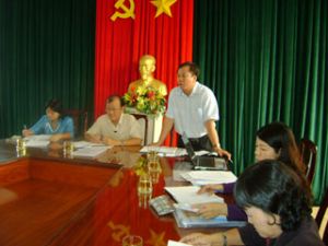 省人民议会对统一显和展泵县人民议会委会的活动进行监察工作