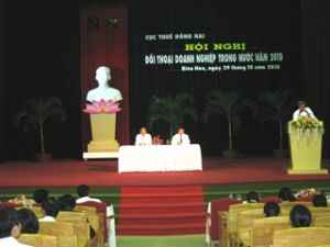 Dong Nai Tax Bureau Holds a Talk with Businesses