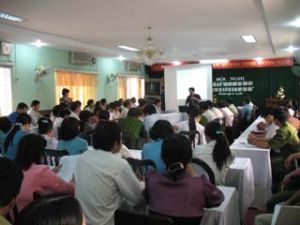 展开“防范未成年人违犯法律以及协助其重新融入社会”计划