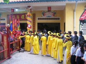边和市隆重举行雄王祭祖日