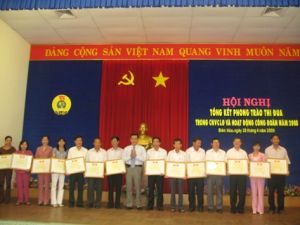 同奈省公职工人劳工：发挥爱国竞赛活动中之力量