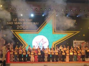 爱国竞赛运动：致力推进向深广发展