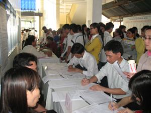 同奈省第二十六届职业交易会：聘用逾2600个劳工