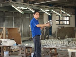 管理外国劳动工作还有许多困难