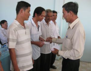 新富县橙色剂受害者协会：为协助各橙色剂受害者动员捐款近2亿元