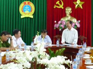 人民议会就加增隆庆镇法院的判处权限事宜加紧监察工作