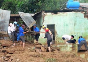 越南中部、西原各省集中解决9号台风后果