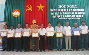 12年落实01-138方案的总结会议：人民向各职能机关提供逾48,500条有益的信息