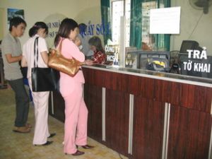 加强肃贪工作及力推行政改革