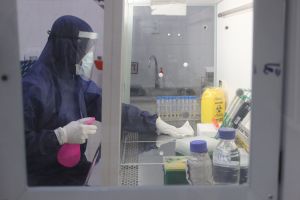 呼吸器疾患の症状がある医療従事者の定期検査