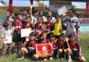 2009年边和市男子足球U-11比赛结束：金童小学学校获得冠军