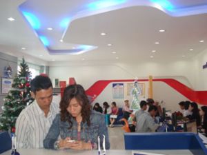 MobiFone and VinaPhone decrease call charge dramatically